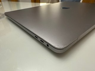 Apple MacBook Pro 16" i7 16GB 2019 A2141