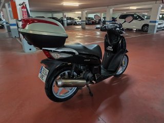 Honda SH 125i Scooter Negra y Gris