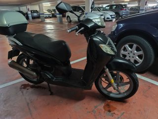 Honda SH 125i Scooter Negra y Gris