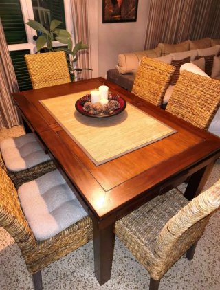 Mesa madera y 6 sillas ratán