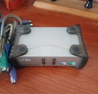 Conmutador KVM ATEN Master View CS-122A