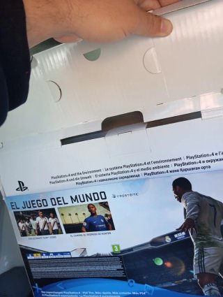 Scatola Vuota PS4 Pro 1TB FIFA 18