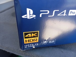 Scatola Vuota PS4 Pro 1TB FIFA 18