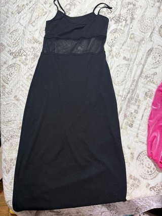 Vestido negro con transparencias