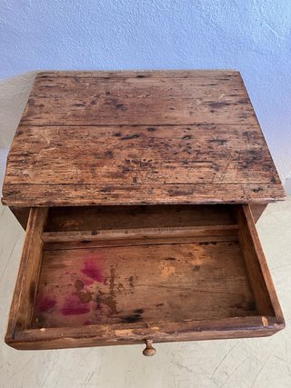 Mesa auxiliar madera maciza antigua con cajón