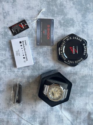 Reloj Casio G-Shock Plata y Blanco