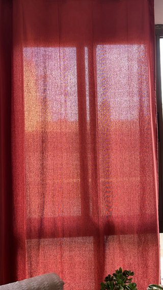 2 Cortinas color bordo. Medidas 240 x 135 cada una