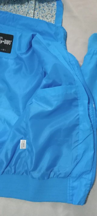 Chaqueta cortavientos celeste