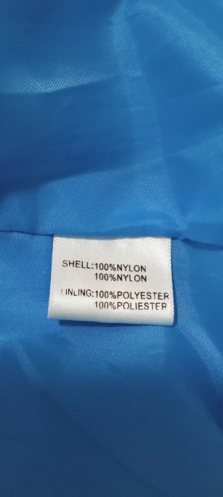 Chaqueta cortavientos celeste