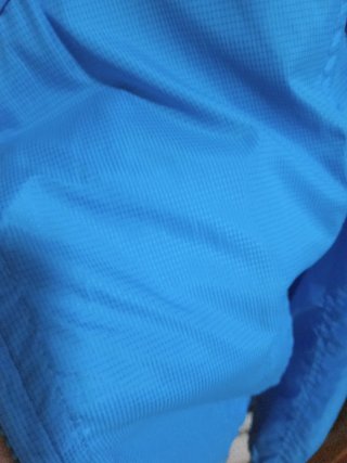 Chaqueta cortavientos celeste