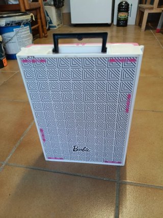 Armario Barbie +accesorios ideal para Leire Urbina