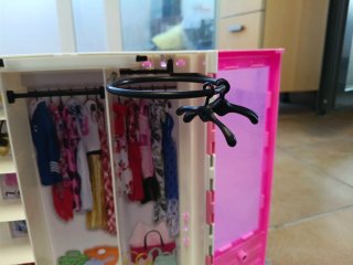 Armario Barbie +accesorios ideal para Leire Urbina