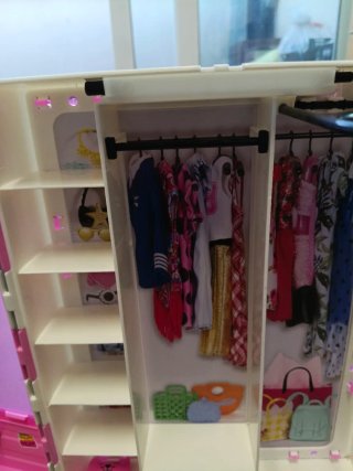 Armario Barbie +accesorios ideal para Leire Urbina