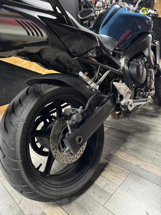 YAMAHA FAZER 600 2006 . Limitable para el A2