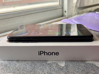 iPhone SE (3ª gen) Negro/Blanco