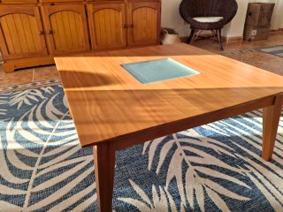 Mesa de centro de madera con cristal