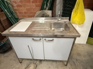 Lote Iluminación, puertas, cocina, ventanas, etc.