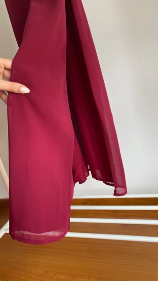 Vestido burdeos invitada