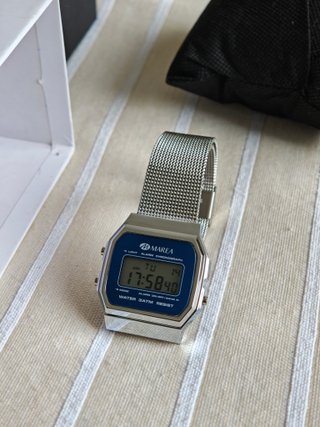Reloj de pulsera MAREA (estilo Casio). NUEVO.