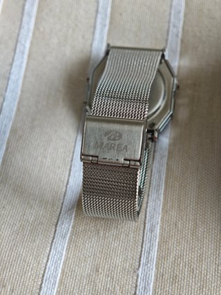 Reloj de pulsera MAREA (estilo Casio). NUEVO.