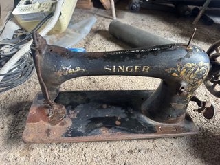 Máquina de coser Singer antigua