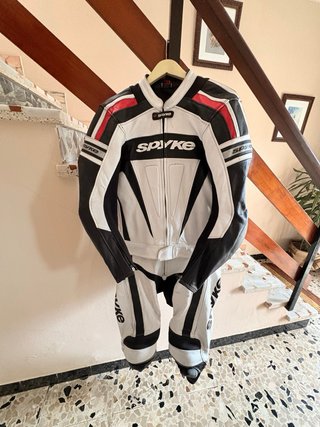 Mono de cuero SPIKE 2 piezas Talla 56