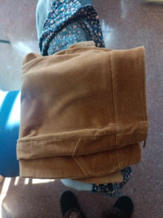 Pantalón de pana con cordones