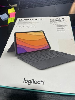 Logitech Combo Touch Custodia con Tastiera per iPad