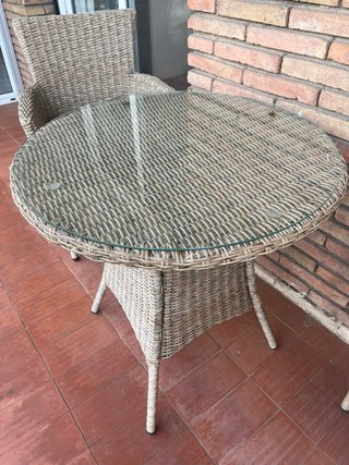 Mesa y 2 sillas de balcón