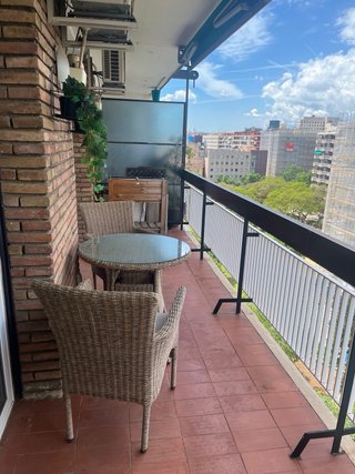 Mesa y 2 sillas de balcón