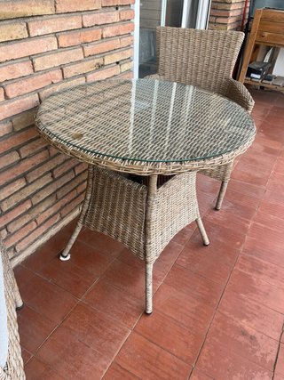 Mesa y 2 sillas de balcón