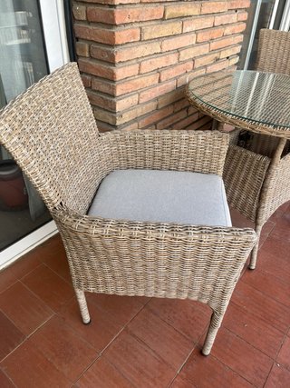 Mesa y 2 sillas de balcón