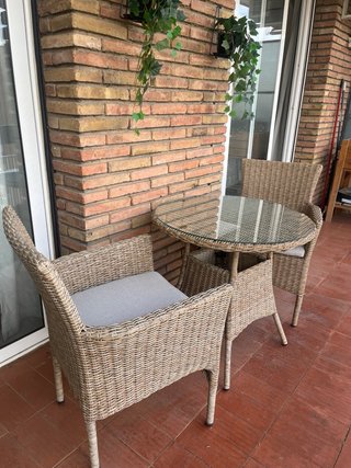 Mesa y 2 sillas de balcón