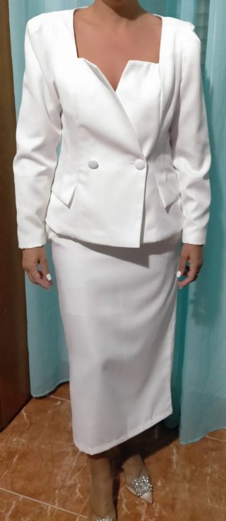 Traje blanco blazer y falda