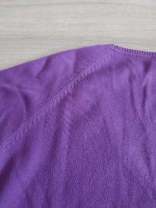 Chaqueta morada con botones