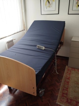 Cama ortopédica hospitalaria + colchón antiescaras