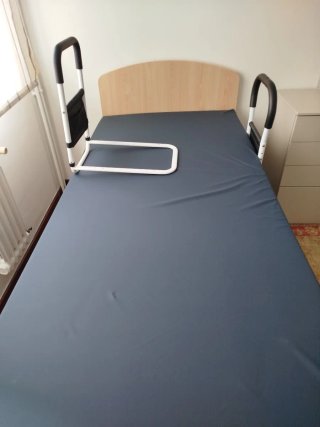 Cama ortopédica hospitalaria + colchón antiescaras
