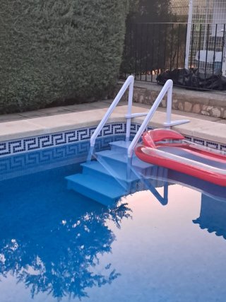 Escalera Piscina Antideslizante (NEGOCIABLE)