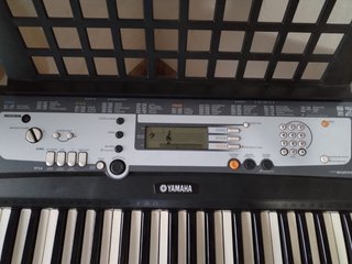 Piano Yamaha PSR-E213