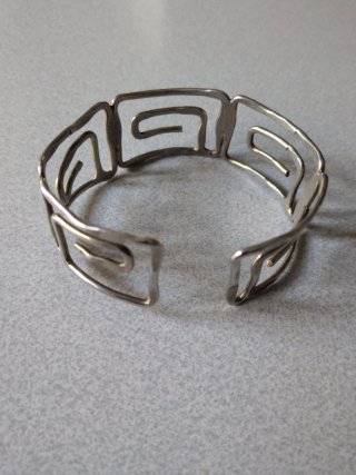 Brazalete Diseño Modernista Metal Plateado