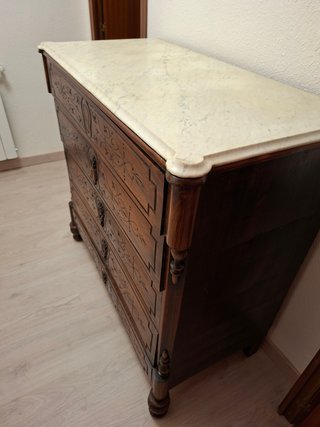 Cómoda antigua madera tallada mármol