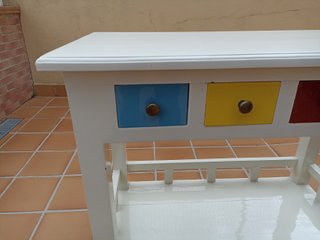 Mueble con cajones de colores