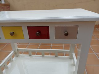 Mueble con cajones de colores