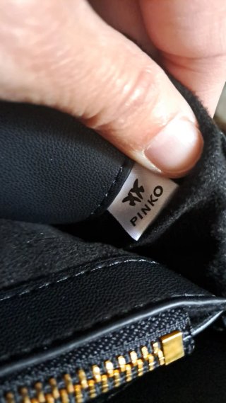 Borsa Pinko Nera con Dettagli Oro