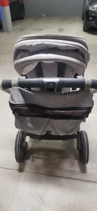 Carrito de bebé con accesorios