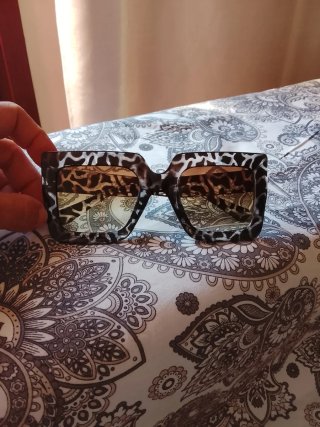 Gafas de sol llamativas con estampado animal