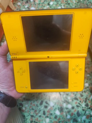 Nintendo DS XL Amarilla con juego Zelda incluido