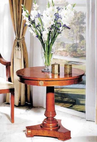 Mesa Comedor Madera y Sillas Tapizadas