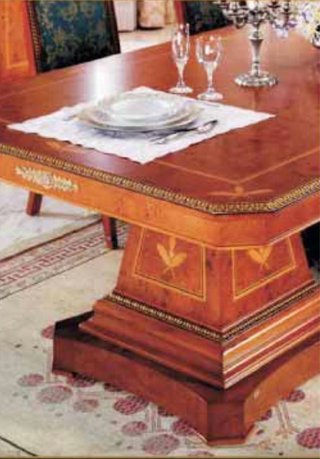 Mesa Comedor Madera y Sillas Tapizadas