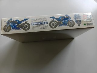 Tamiya Yamaha YZR-M1 '04 Valentino Rossi 1/12